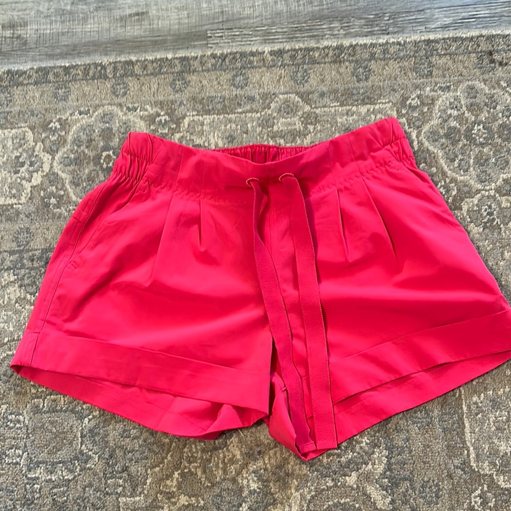 lululemon athletica High Waist Shorts in Red